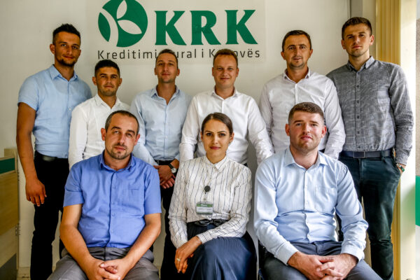 Staff de l'agence krk de lipjan, kosovo.